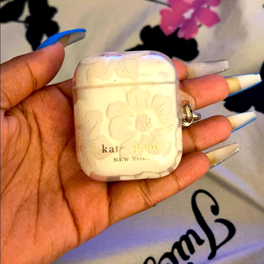 Apple AirPods 1st Generation .